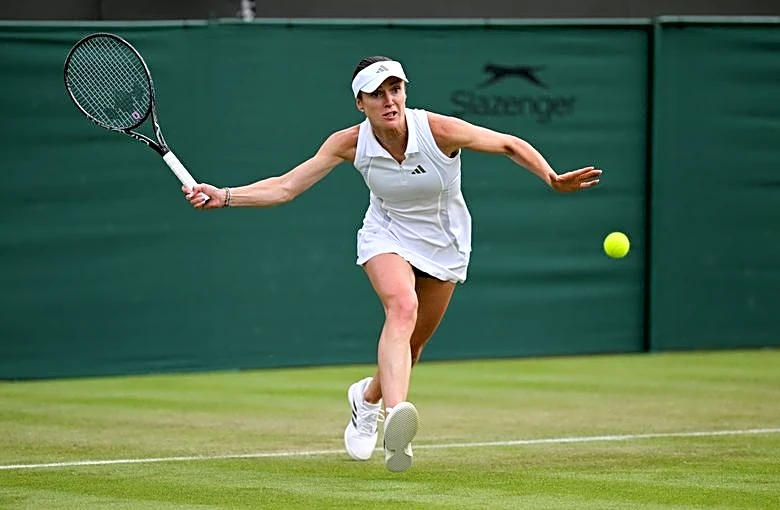 Tennis-Svitolina crashes to fellow Ukrainian Snigur in Wimbledon opener