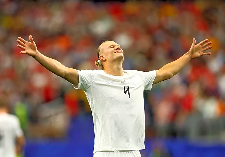 Soccer-Haaland shakes off Ivory Coast shackles to haul Norway into World Cup last 16