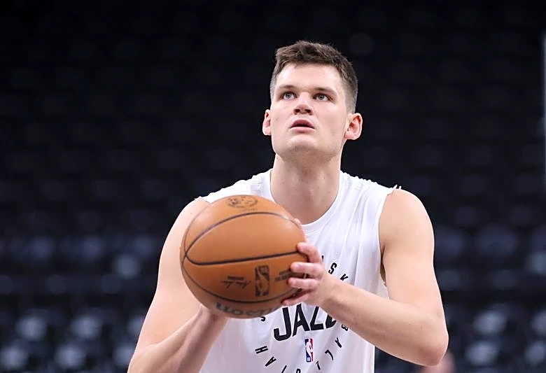 Lakers land Walker Kessler in sign-and-trade deal with Jazz