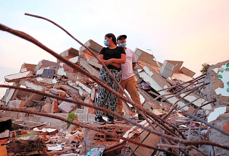 Venezuela earthquake victims' shelters house homeless volunteers and survivors