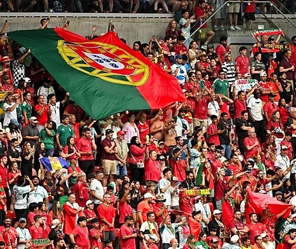 Soccer-For two Toronto diasporas, Portugal-Croatia clash is more than just a game