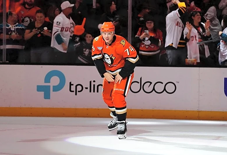 Lightning sign D John Carlson to 2-year, $17M contract