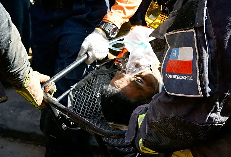 Security guard rescued from rubble a week after Venezuela quakes