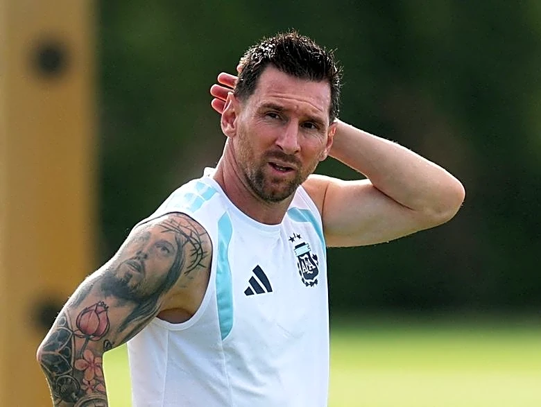 Soccer-Savour every Messi moment rather than count down his games, says De Paul