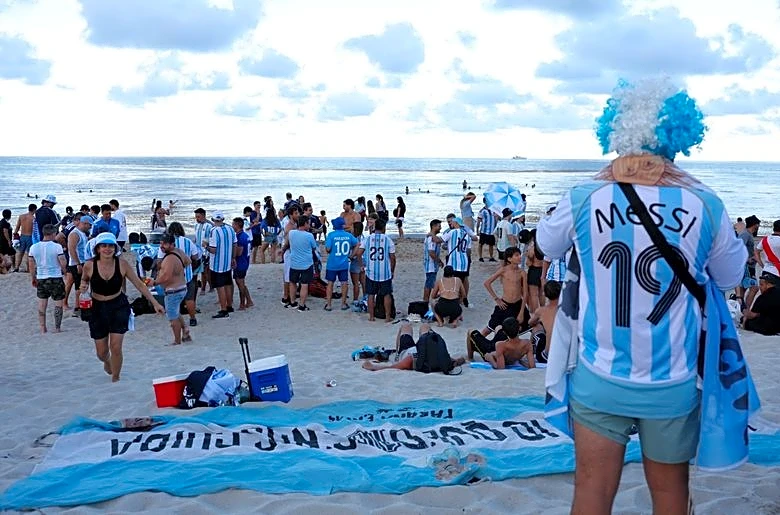 Soccer-Scaloni hails '12th man' as Argentina fans hit Miami