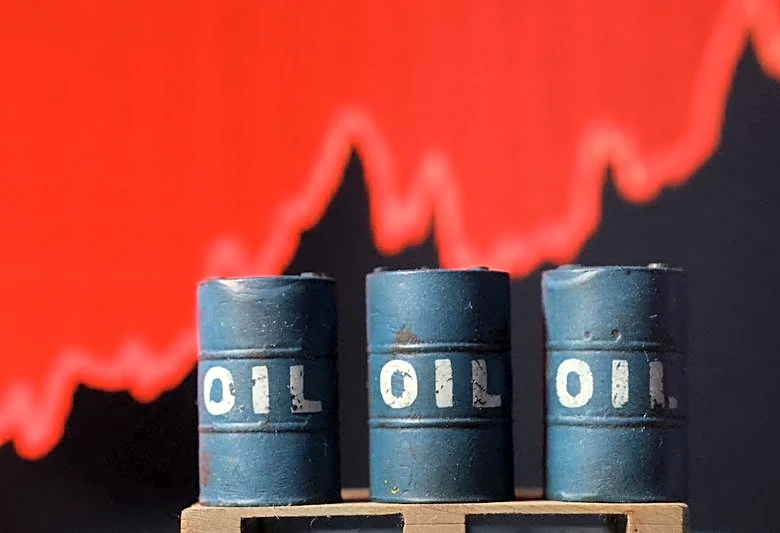 Gulf oil exports jump in June on record UAE flows