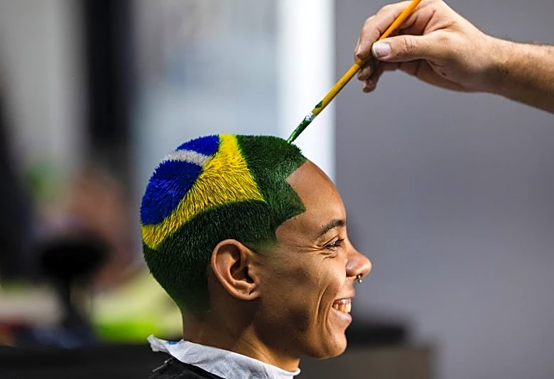 Barber shaves World Cup dreams into Brazilian fans' hair