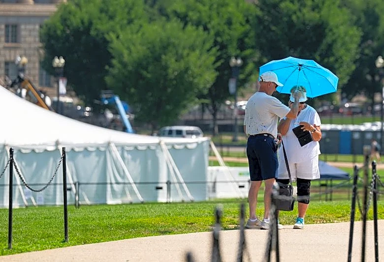 Heat wave disrupts Fourth of July events across eastern US
