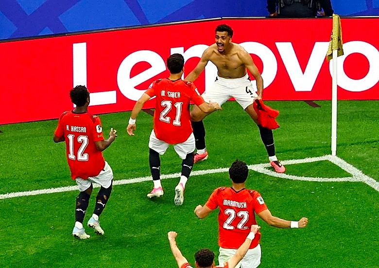 Soccer-Egypt hold nerve to sink Australia on penalties and reach World Cup round of 16
