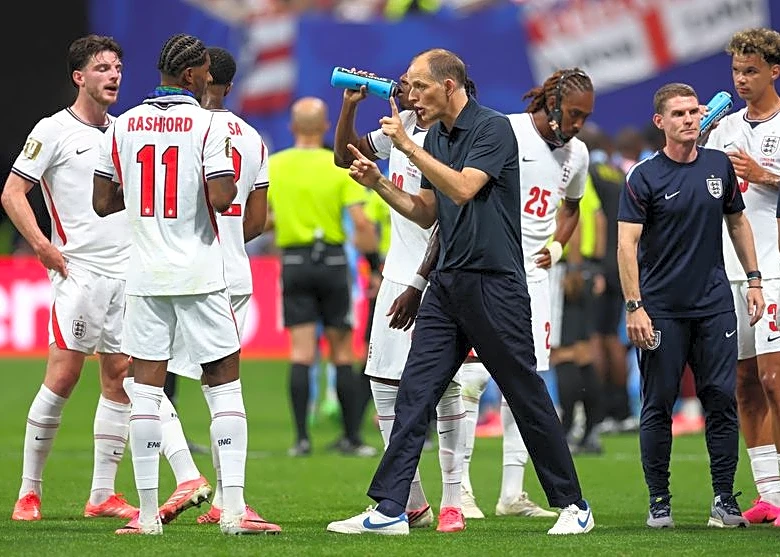 Soccer-England unconcerned by altitude, atmosphere ahead of Mexico World Cup tie