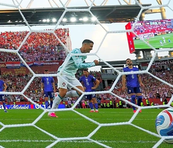 Soccer-Portugal relieved but unconvincing as Spain loom in World Cup last 16
