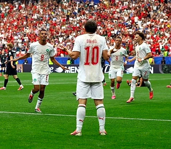 Soccer-Clinical Morocco ease past Canada 3-0 to reach World Cup quarter-finals