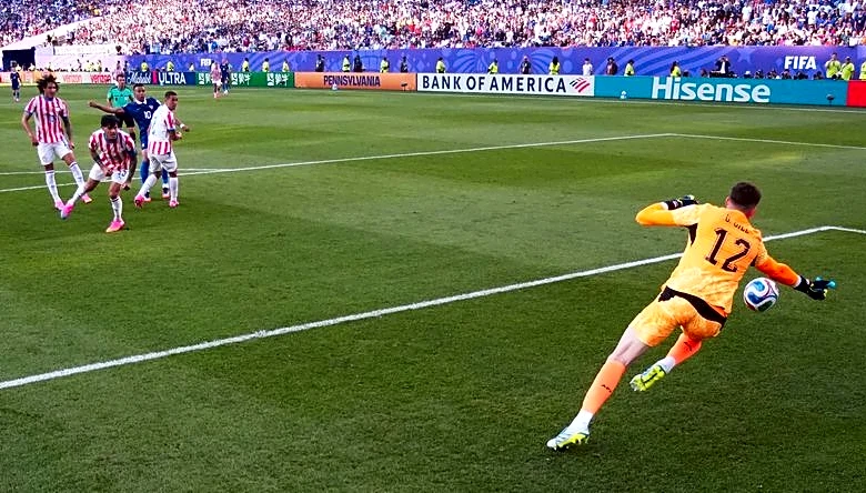 Soccer-Paraguay's World Cup dream dies hard as gritty underdogs ruffle France's feathers