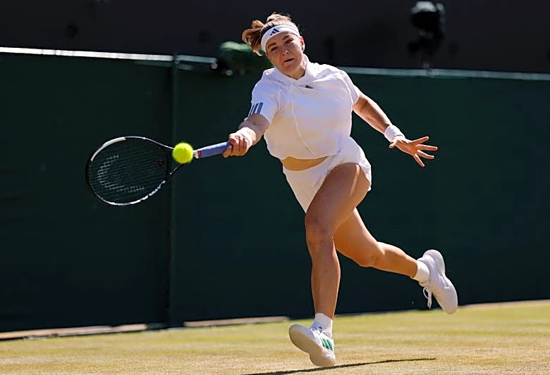 Tennis-Muchova beats compatriot Krejcikova to reach Wimbledon quarter-final