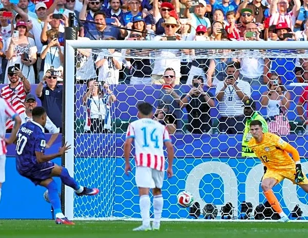 Soccer-Gritty France show they can also get their hands dirty