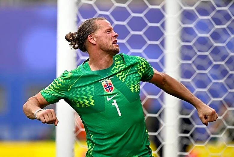 Soccer-Keeper Nyland steps out of the shadows to propel Norway to World Cup win over Brazil
