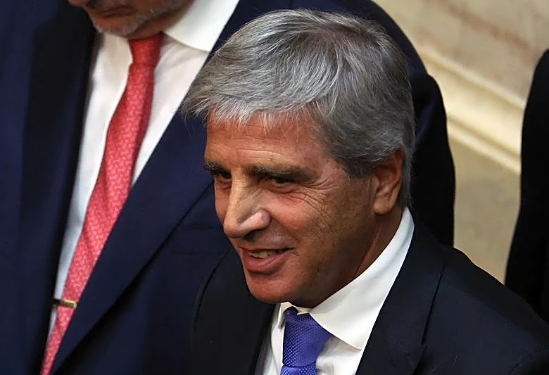 Argentina to tap multilateral loans, privatizations to meet debt payments