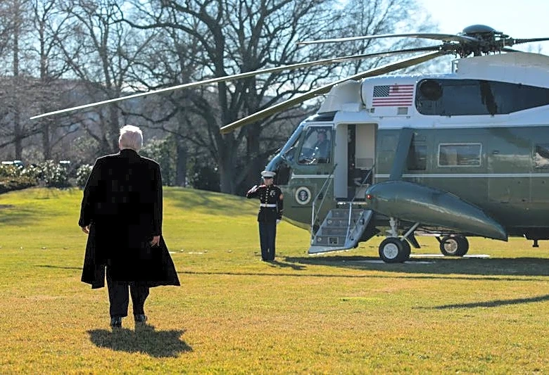 Trump says Sikorsky to fund White House helicopter landing pad
