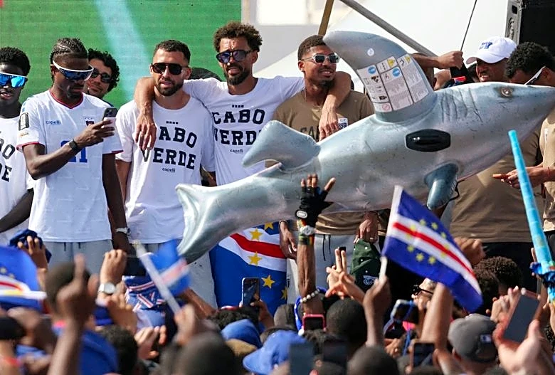 Soccer-Cape Verde's Lopes welcomed back to Ireland ahead of TV punditry spot