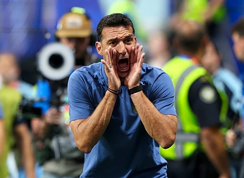Soccer-Tears in Scaloni's eyes as Argentina storm back to sink Egypt