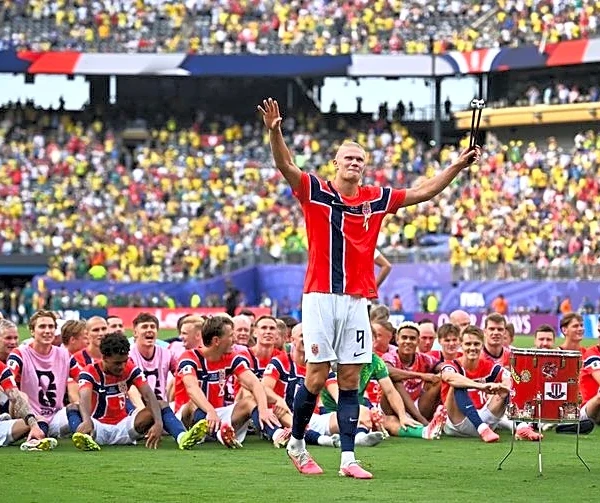 Soccer-Norway's Solbakken praises unique Haaland as England World Cup clash looms