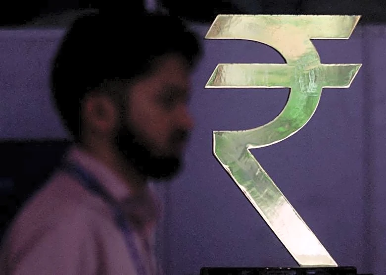 Foreign investors pare India rate-hike bets, fuel record 5-year swaps trading