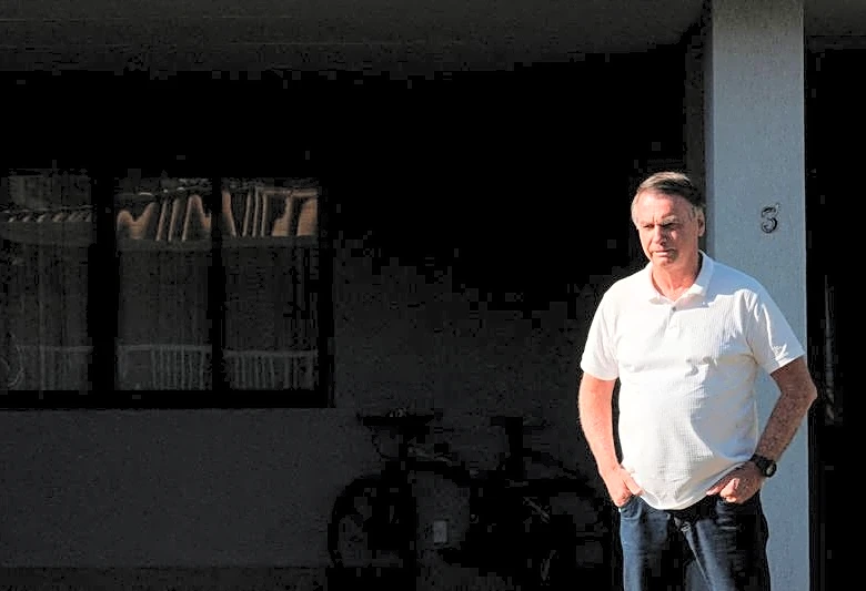 Brazilian police search former President Bolsonaro's home for weapons