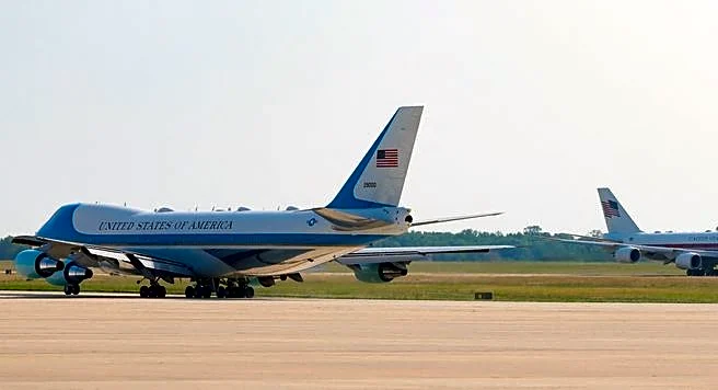 Trump unexpectedly switches back to old Air Force One, sidelining Qatari jet