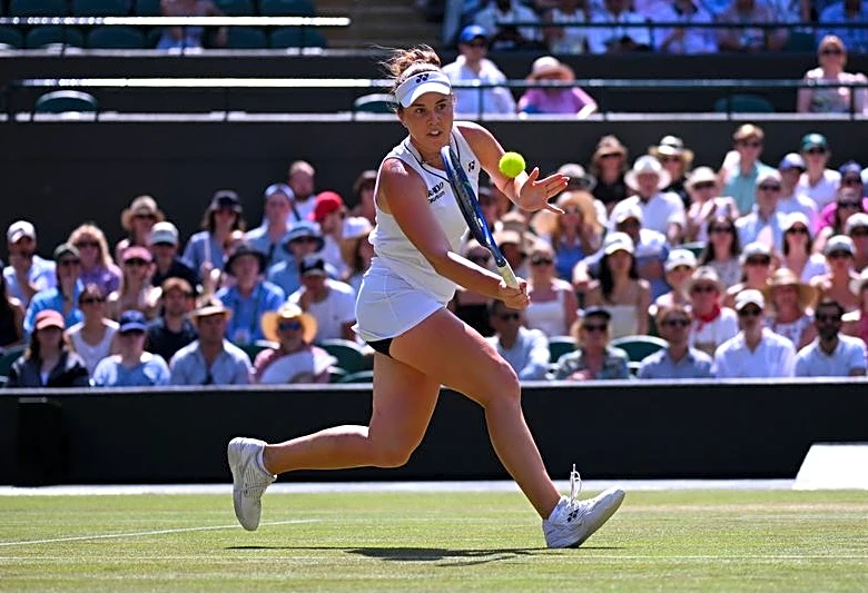 Tennis-Noskova downs Mertens to reach first Grand Slam semi-final