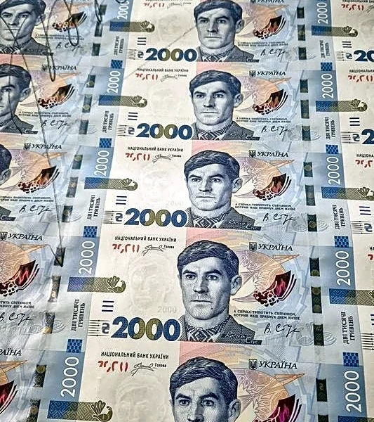 Ukraine unveils new 2,000 hryvnia bill as war drives demand for cash