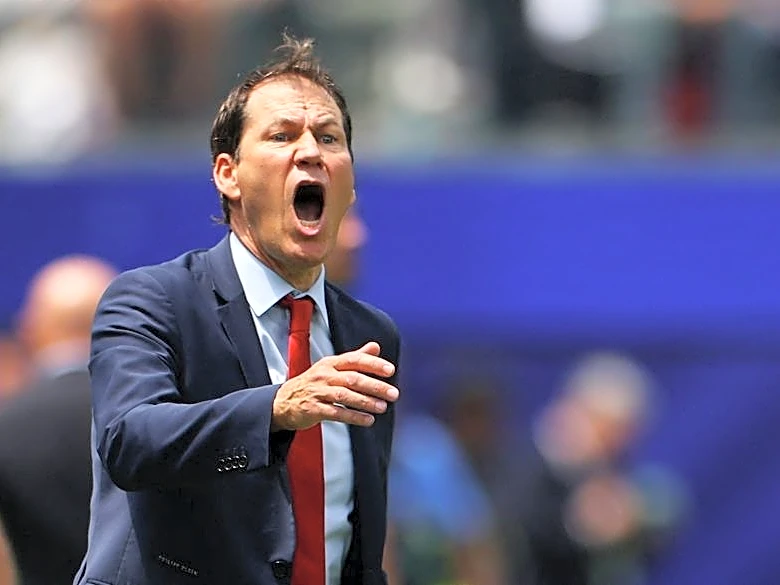 Soccer-Belgium coach Garcia's tenure in doubt after Courtois substitution
