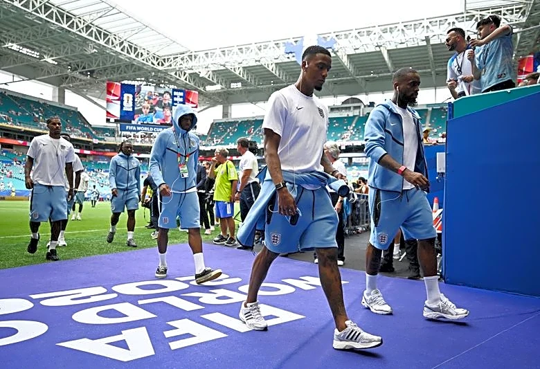 Soccer-Konsa starts at right back for England against Norway