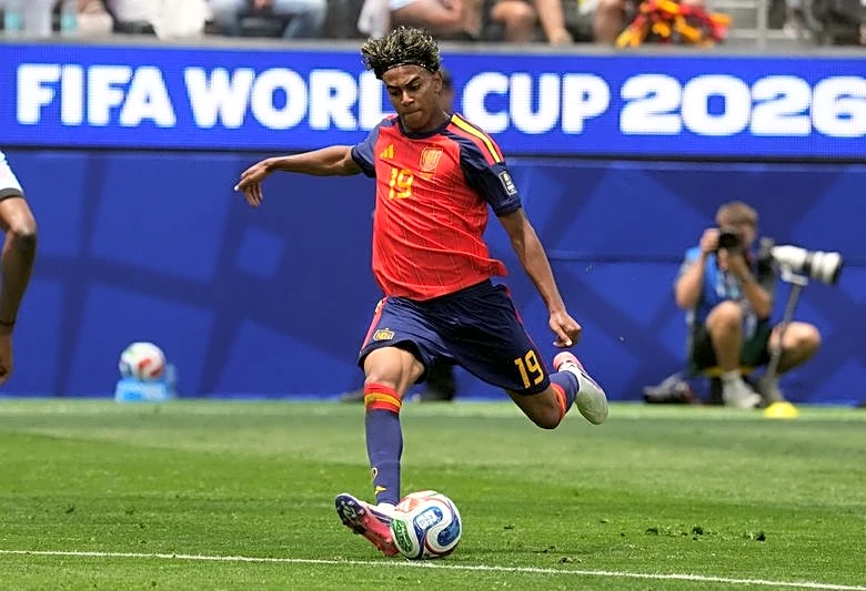Soccer-France do not fear Spain but respect their quality, players says