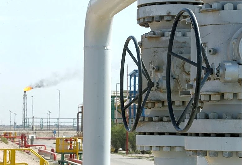 Oil jumps 3% after US, Iran escalate strikes in Mideast