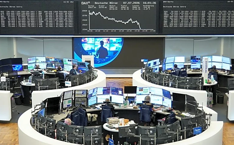 European shares edge lower amid renewed US-Iran tensions