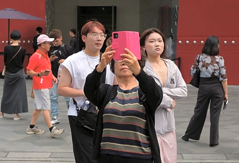 China smartphone shipments fall for fifth straight quarter as costs rise - IDC