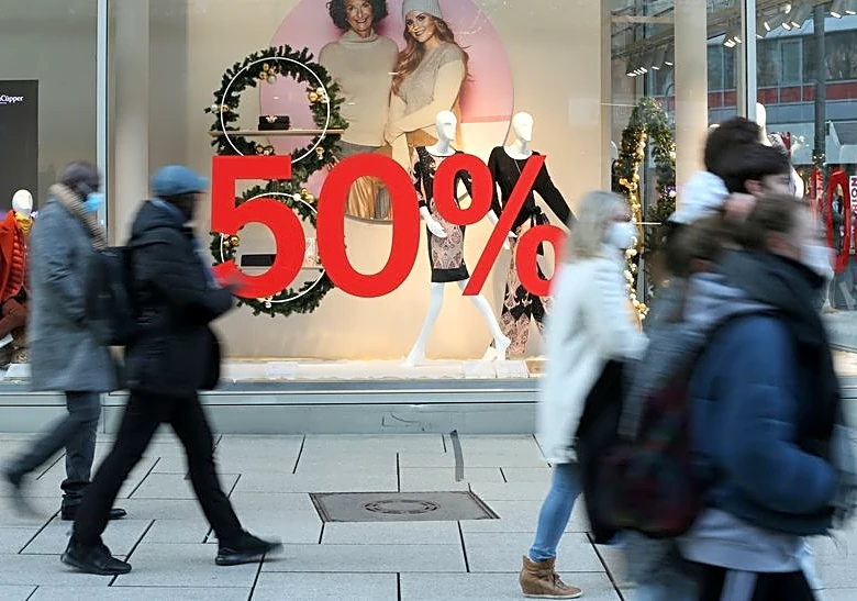 German retailers warn of worsening business conditions as costs rise