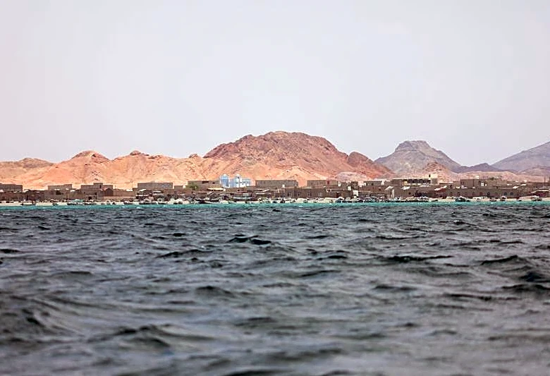 Analysis-After Hormuz, Iran turns to Red Sea gateway as new pressure point