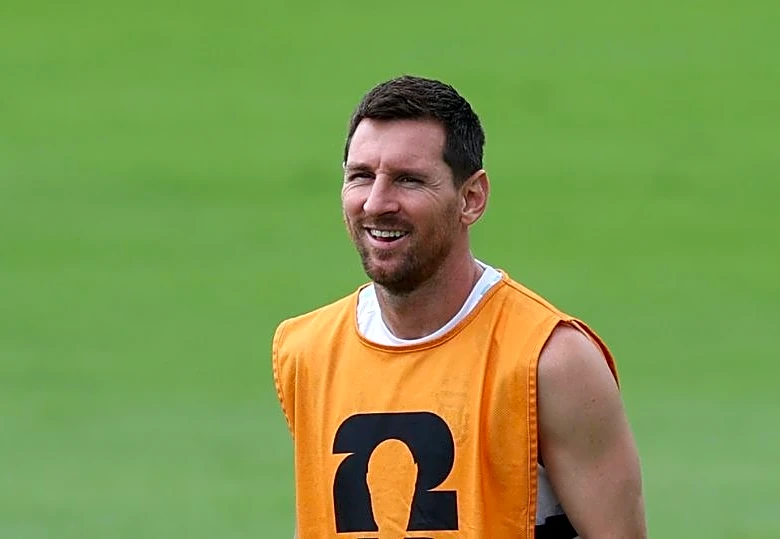 Soccer-Messi in a happy place as Argentina ready to take on England
