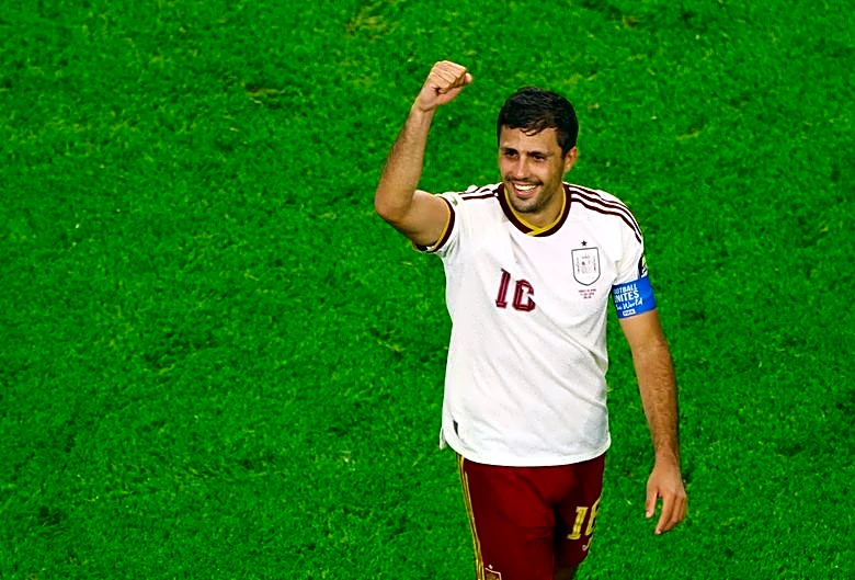 Soccer-Masterful Rodri rolls back the years to anchor Spain's march into the final