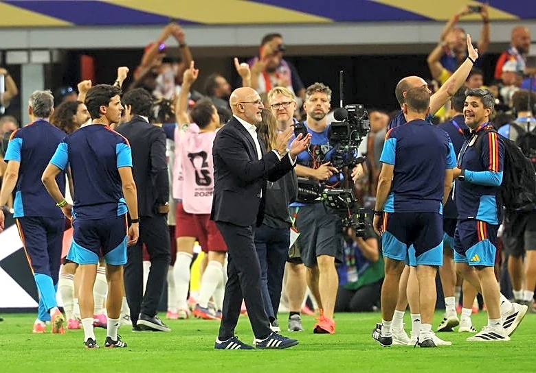 Soccer-De la Fuente says Spain have recaptured 2010 spirit after France masterclass