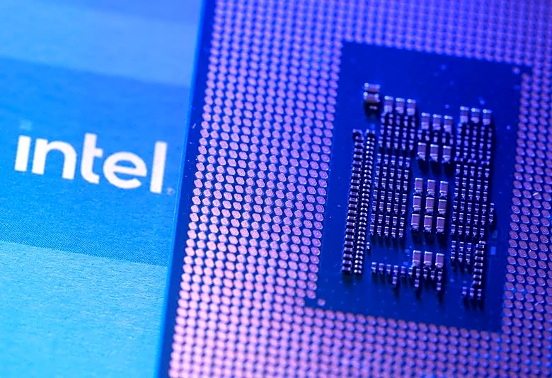Intel turns to next-generation ASML tool to help make its laptop chips