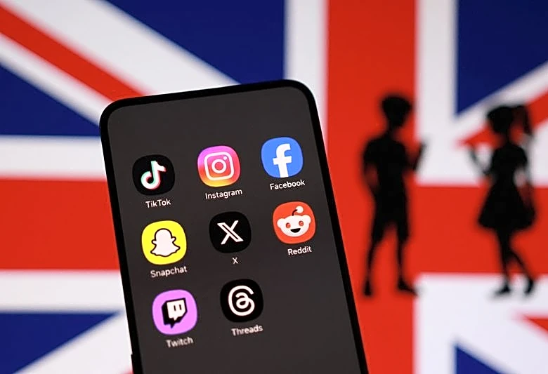 UK plans default midnight social media curfew for teens aged 16-17