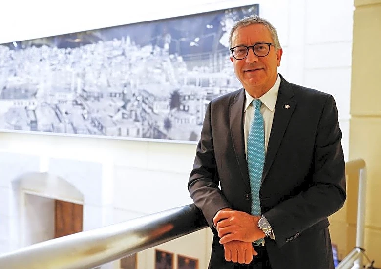 Chile's Codelco expects flat copper output in coming years, chairman says