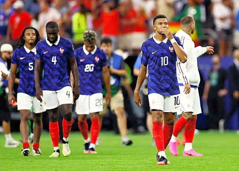 Soccer-France’s golden generation left heartbroken as Zidane era beckons