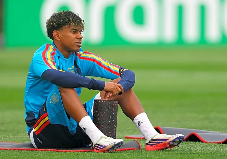 Soccer-Yamal and Porro train apart but Spain expect both fit for World Cup final