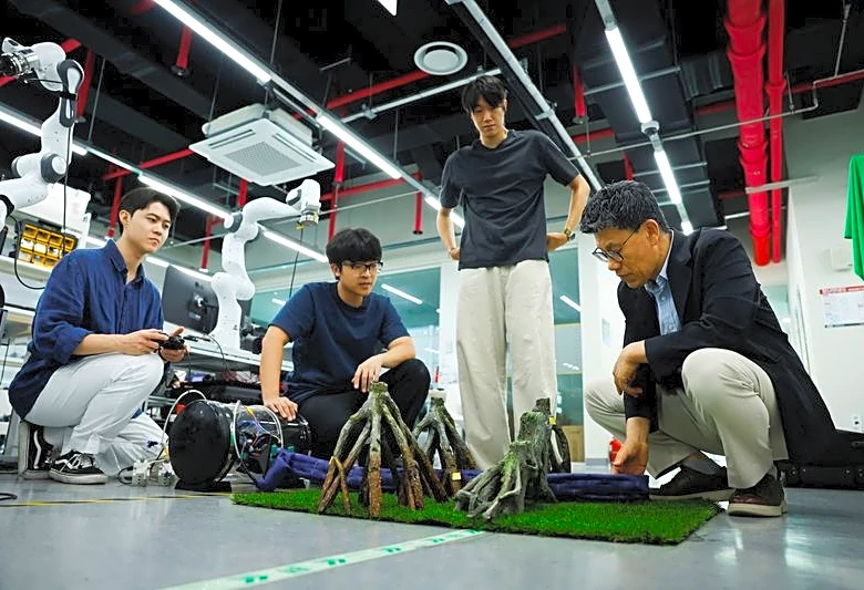 South Korea-US team unveils robotic technology that dresses the wearer