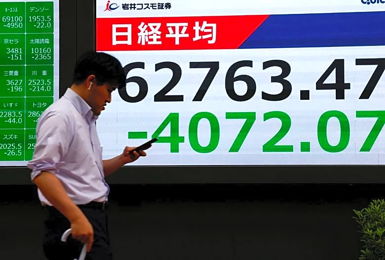 'Bloodbath': Analysts react to Asian shares sinking on tech selloff