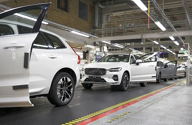 Volvo Cars sees stronger second half despite steep China decline; shares fall