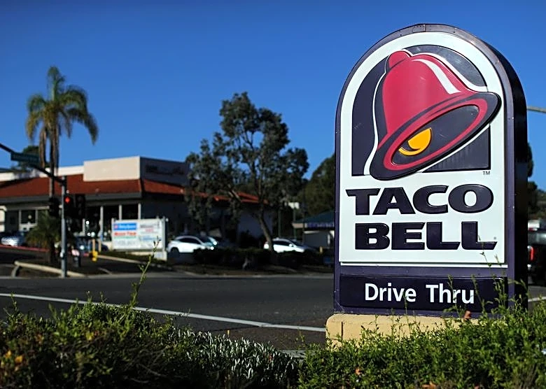 Factbox-US restaurant chains hit by foodborne illness outbreaks